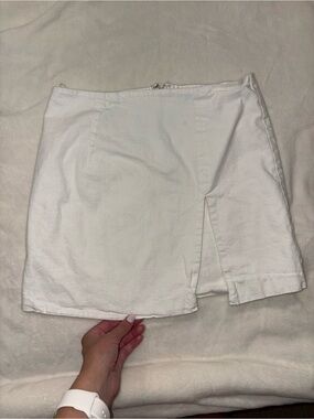 Amazing Lace White Mini Skirt with Gold Zipper Detail